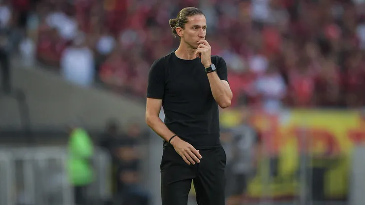 Filipe Luís busca feito importante no Flamengo - Foto: Thiago Ribeiro/AGIF