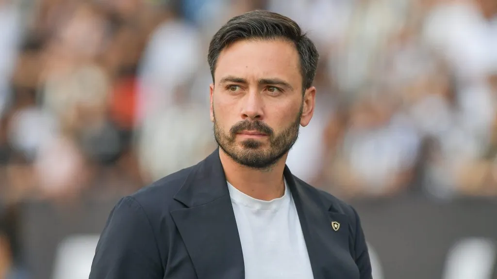 Davide Ancelotti, técnico do Glorioso. Foto: Thiago Ribeiro/AGIF.