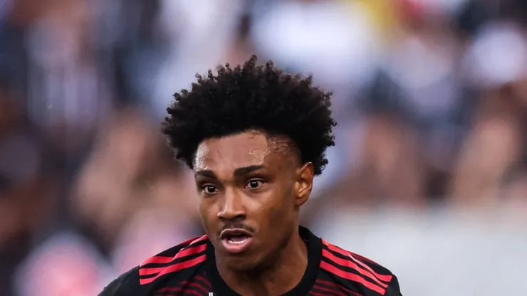 Vitinho faz exigência para fechar com o Corinthians