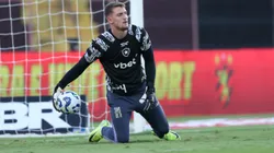 Quase quatro meses depois, Léo Linck reaparece como titular no Botafogo. Foto: Marlon Costa/AGIF