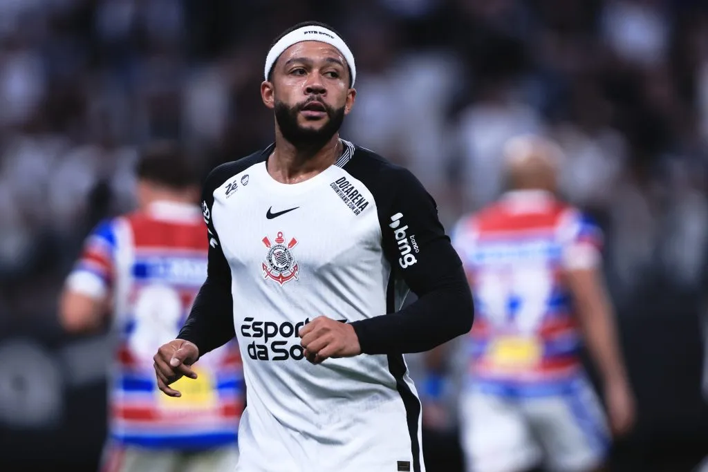SP – SAO PAULO – 03/08/2025 – BRASILEIRO A 2025, CORINTHIANS X FORTALEZA – Memphis Depay jogador do Corinthians durante partida contra o Fortaleza no estadio Arena Corinthians pelo campeonato Brasileiro A 2025. Foto: Ettore Chiereguini/AGIF