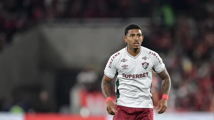 John kennedy jogador do Fluminense durante partida contra o Flamengo no estadio Maracana pelo campeonato Brasileiro A 2025. Foto: Thiago Ribeiro/AGIF