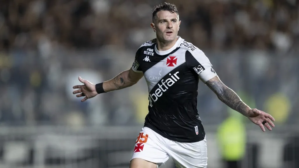 Vegetti é muito bom no jogo aéreo. Foto: Jorge Rodrigues/AGIF