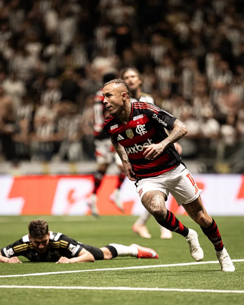 Cebolinha foi quem marcou o gol da vitória - Foto: Mateus Dutra/AGIF.