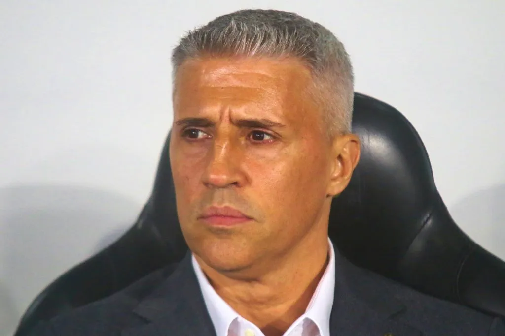 Crespo perdeu sua segunda partida após a reestreia. Foto: Gabriel Machado/AGIF