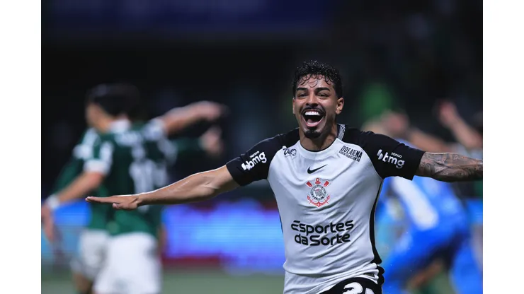 SP - SAO PAULO - 06/08/2025 - COPA DO BRASIL 2025, PALMEIRAS X CORINTHIANS - Matheus Bidu jogador do Corinthians comemora seu gol durante partida contra o Palmeiras no estadio Arena Allianz Parque pelo campeonato Copa Do Brasil 2025. Foto: Ettore Chiereguini/AGIF
