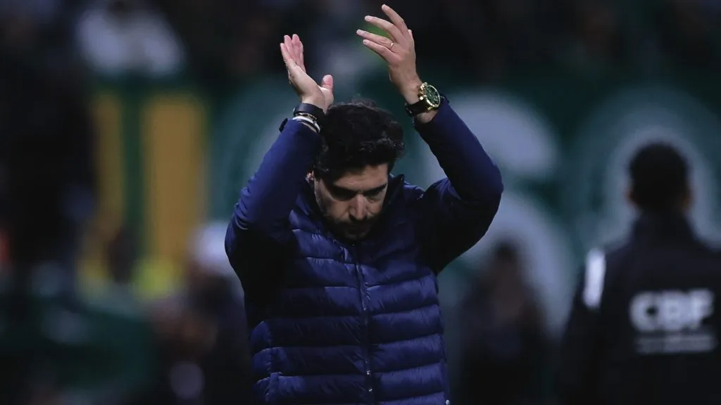 Abel Ferreira aplaudiu ironicamente após ser vaiado no Allianz Parque - Foto: Ettore Chiereguini/AGIF
