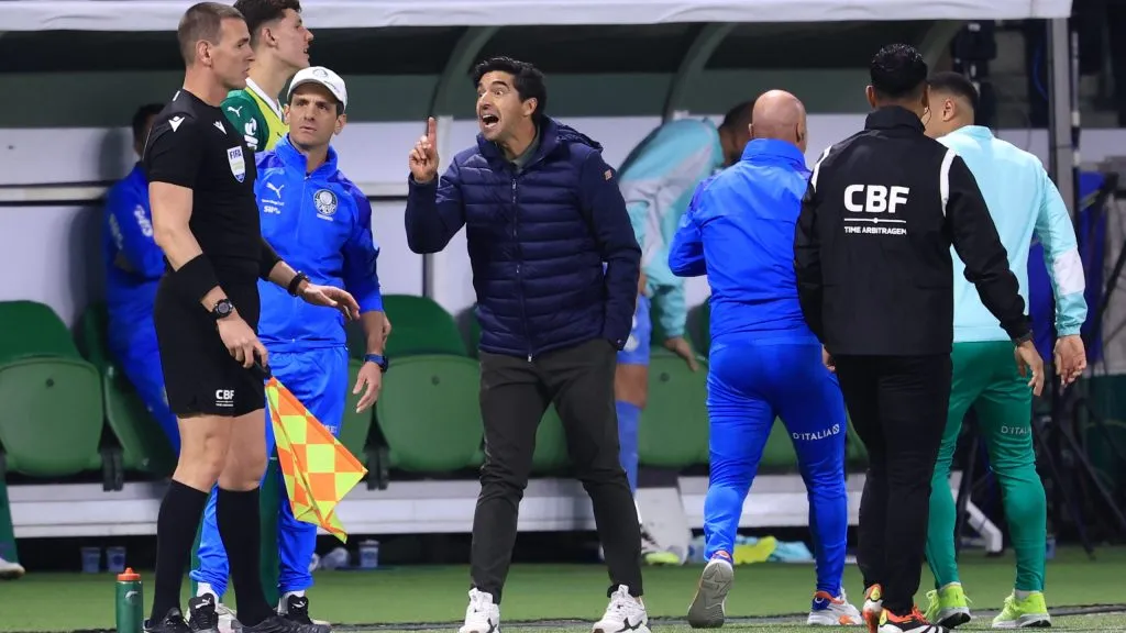 Abel em ação no duelo contra o Corinthians no Allianz – Foto: Marcello Zambrana/AGIF