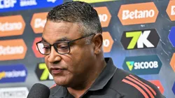 SP - SANTOS - 23/07/2025 - BRASILEIRO A 2025, SANTOS X INTERNACIONAL - Roger Machado tecnico do Internacional durante partida contra o Santos no estadio Vila Belmiro pelo campeonato Brasileiro A 2025.