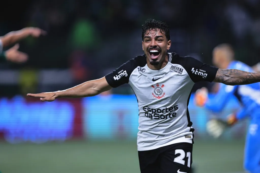 SP – SAO PAULO – 06/08/2025 – COPA DO BRASIL 2025, PALMEIRAS X CORINTHIANS – Matheus Bidu jogador do Corinthians comemora seu gol durante partida contra o Palmeiras no estadio Arena Allianz Parque pelo campeonato Copa Do Brasil 2025. Foto: Ettore Chiereguini/AGIF