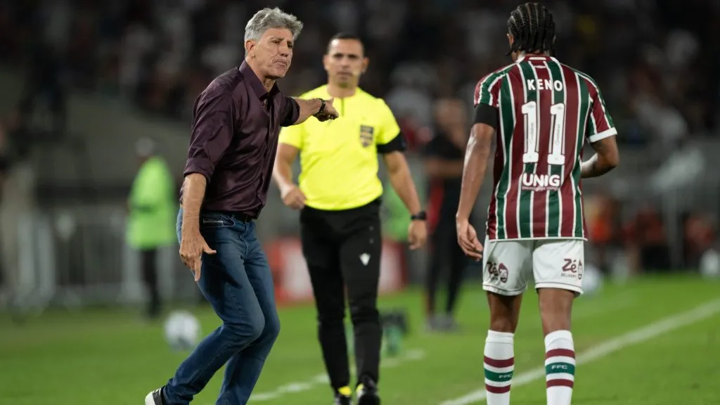 Renato em ação na partida do Flu contra o Inter – Foto: Jorge Rodrigues/AGIF