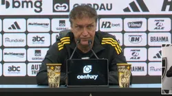 Cuca surpreende e revela decisão que pode mexer no time contra o Vasco (Reprodução/TV Galo)