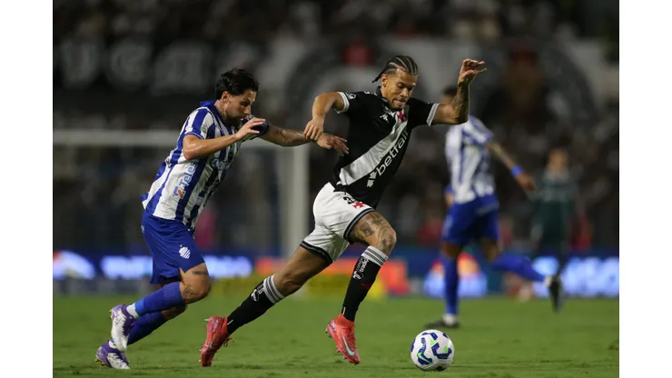 AL - MACEIO - 30/07/2025 - COPA DO BRASIL 2025, CSA X VASCO - Joao Victor jogador do Vasco durante a partida entre CSA e Vasco no Estadio Rei Pele em Maceio (AL), pela Copa do Brasil 2025. Foto: Marlon Costa/AGIF