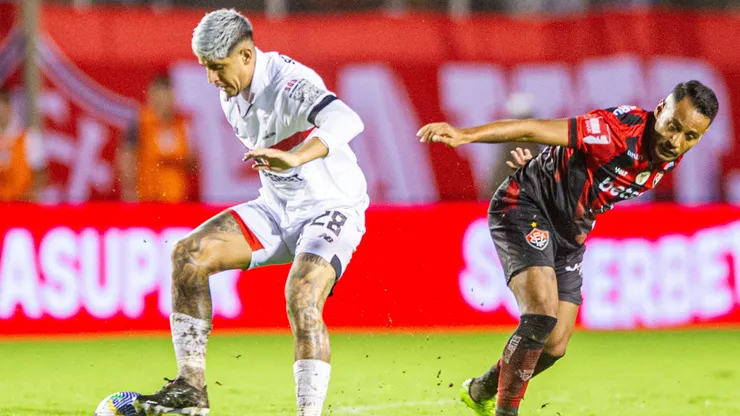 Alan Franco jogador do Sao Paulo durante partida contra o Vitoria no estadio Barradao pelo campeonato Brasileiro A 2024. Foto: Jhony Pinho/AGIF