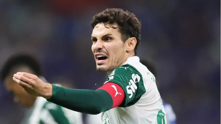 Raphael Veiga está em baixa no Palmeiras e clube árabe prepara proposta de compra pelo meia