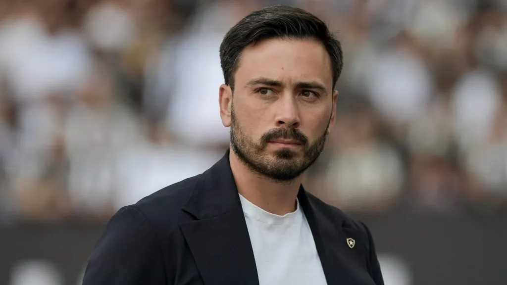 Davide Ancelotti tecnico do Botafogo durante partida contra o Cruzeiro no estadio Engenhao pelo campeonato Brasileiro A 2025. Foto: Thiago Ribeiro/AGIF