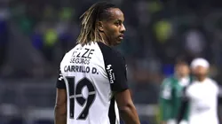 André Carrillo saiu ainda no início do 2º tempo de Dérbi e lesionou seriamente o tornozelo