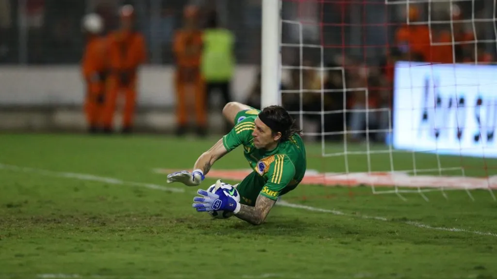 Cassio goleiro do Cruzeiro durante a partida entre CRB e Cruzeiro no Estadio Rei Pele em Maceio, pela Copa do Brasil 2025. Foto: Marlon Costa/AGIF