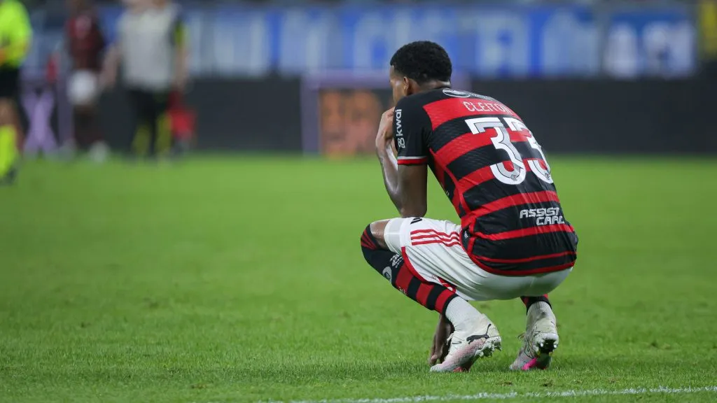 Cleiton quer deixar o Flamengo para ter mais sequência em campo – Foto: Maxi Franzoi/AGIF