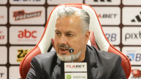 José Boto é informado sobre o interesse de Cleiton em deixar a equipe