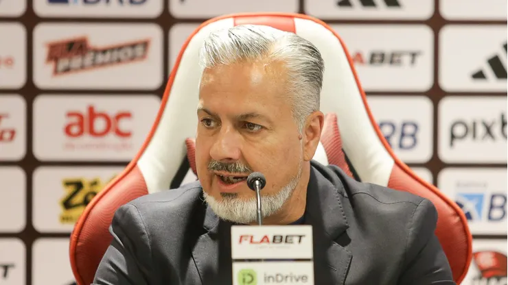 José Boto é informado sobre o interesse de Cleiton em deixar a equipe