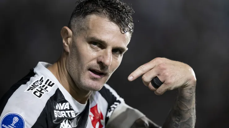 Vegetti segue prestigiado no Vasco.
