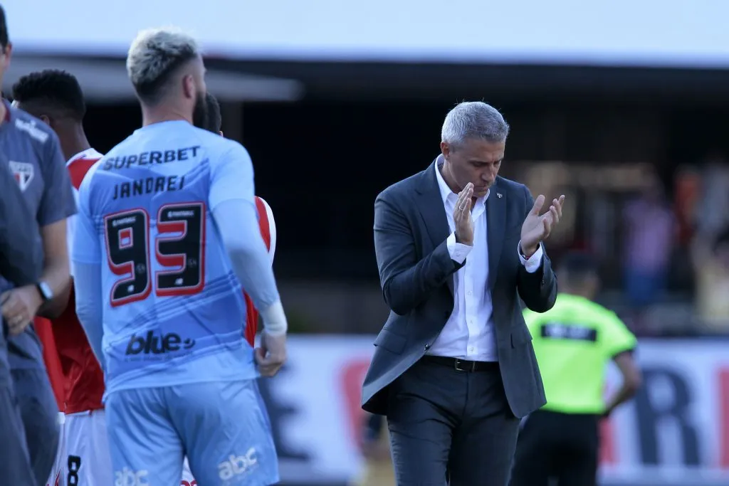 Hernan Crespo tecnico do Sao Paulo durante partida contra o Fluminense no estadio Morumbi pelo campeonato Brasileiro A 2025. Foto: Marco Miatelo/AGIF