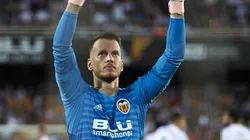 - Goleiro Neto com a camisa do Valencia (Foto: Manuel Queimadelos Alonso/Getty Images)