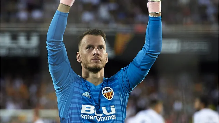 - Goleiro Neto com a camisa do Valencia (Foto: Manuel Queimadelos Alonso/Getty Images)