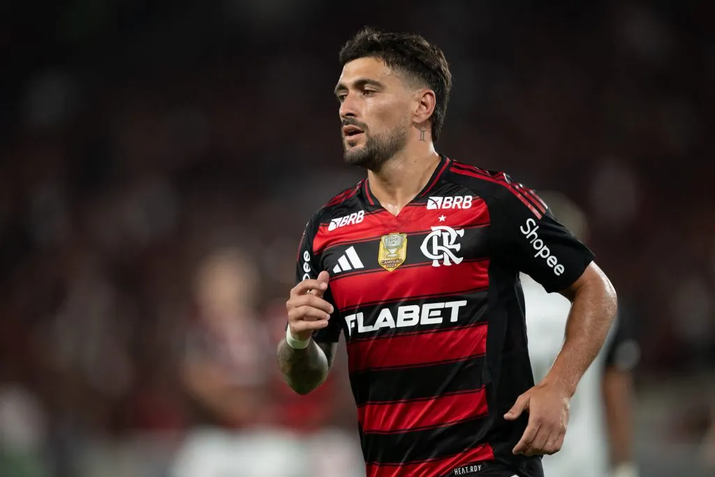 RJ – RIO DE JANEIRO – 27/07/2025 – BRASILEIRO A 2025, FLAMENGO X ATLETICO-MG – Arrascaeta jogador do Flamengo durante partida contra o Atletico-MG no estadio Maracana pelo campeonato Brasileiro A 2025. Foto: Jorge Rodrigues/AGIF