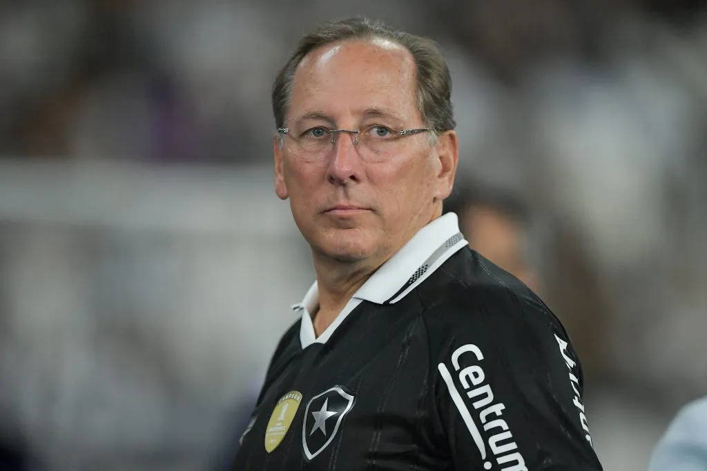 RJ – RIO DE JANEIRO – 26/07/2025 – BRASILEIRO A 2025, BOTAFOGO X CORINTHIANS – John Textor CEO do Botafogo durante partida contra o Corinthians no estadio Engenhao pelo campeonato Brasileiro A 2025. Foto: Thiago Ribeiro/AGIF
