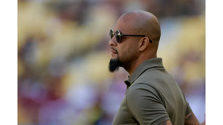 RJ - RIO DE JANEIRO - 03/03/2024 - CARIOCA 2024, FLUMINENSE X BOTAFOGO - Felipe Melo jogador do Fluminense antes da partida contra o Botafogo no estadio Maracana pelo campeonato Carioca 2024. Foto: Thiago Ribeiro/AGIF