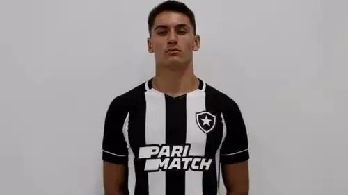 Foto: Divulgação / Botafogo - Legenda: Luan Plácido, com passagem na base do Botafogo, foi preso em flagrante no Rio de Janeiro por postura agressiva contra a polícia