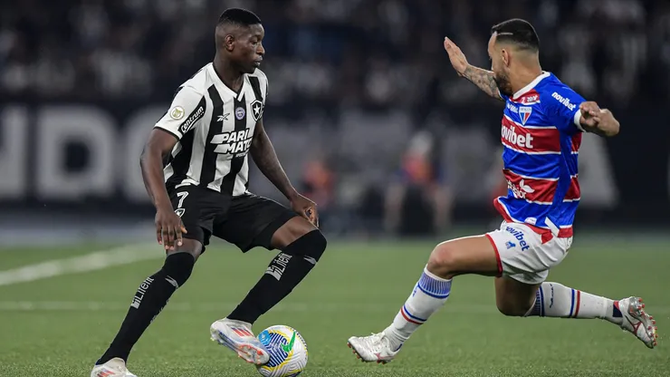 RJ - RIO DE JANEIRO - 31/08/2024 - BRASILEIRO A 2024, BOTAFOGO X FORTALEZA - Luiz Henrique jogador do Botafogo durante partida contra o Fortaleza no estadio Engenhao pelo campeonato Brasileiro A 2024. Foto: Thiago Ribeiro/AGIF