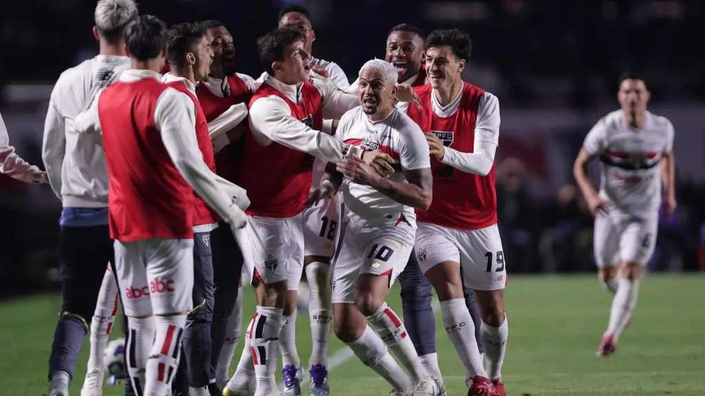 Luciano jogador do Sao Paulo comemora seu gol durante partida contra o Corinthians no estadio Morumbi pelo campeonato Brasileiro A 2025. Foto: Ettore Chiereguini/AGIF