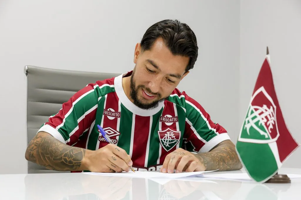 Lucho Acosta assinou contrato com o Fluminense. Foto: Lucas Merçon/Fluminense FC