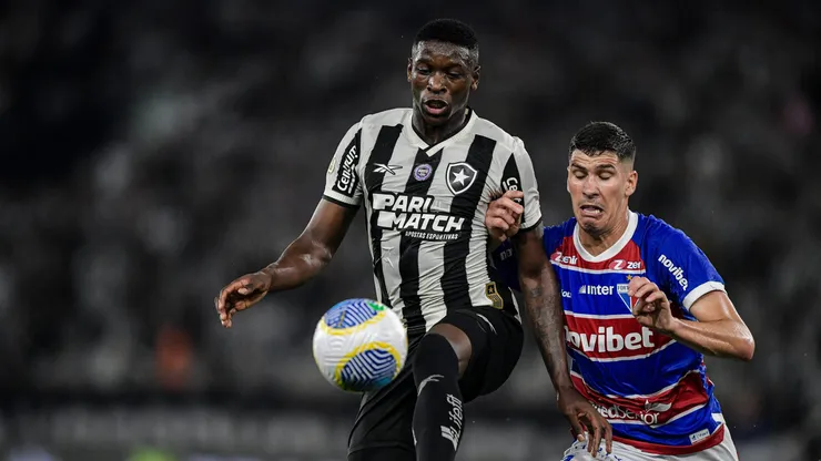 RJ - RIO DE JANEIRO - 31/08/2024 - BRASILEIRO A 2024, BOTAFOGO X FORTALEZA - Luiz Henrique jogador do Botafogo durante partida contra o Fortaleza no estadio Engenhao pelo campeonato Brasileiro A 2024. Foto: Thiago Ribeiro/AGIF