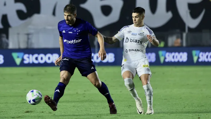 SP - SANTOS - 14/09/2023 - BRASILEIRO A 2023, SANTOS X CRUZEIRO - Lucas Silva jogador do Cruzeiro durante partida contra o Santos no estadio Vila Belmiro pelo campeonato Brasileiro A 2023. Foto: Marcello Zambrana/AGIF