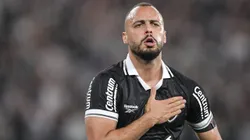 RJ - RIO DE JANEIRO - 26/07/2025 - BRASILEIRO A 2025, BOTAFOGO X CORINTHIANS - Arthur Cabral jogador do Botafogo comemora seu gol durante partida contra o Corinthians no estadio Engenhao pelo campeonato Brasileiro A 2025. Foto: Thiago Ribeiro/AGIF