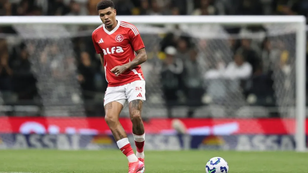 Juninho deve receber chance como titular no Internacional – Foto: Gilson Lobo/AGIF