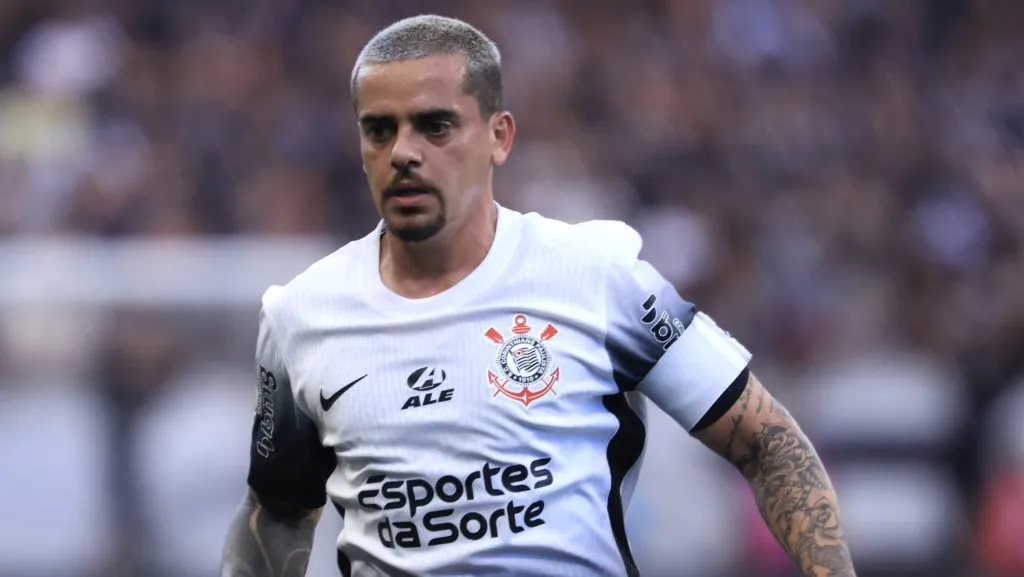 Fagner durante partida pelo Corinthians. Foto: Marcello Zambrana/AGIF