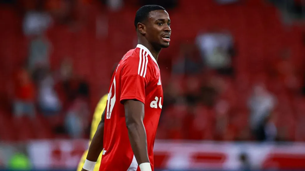 Ricardo Mathias jogador do Internacional durante partida contra o Mirassol no estadio Beira-Rio pelo Campeonato Brasileiro 2025. Foto: Maxi Franzoi/AGIF