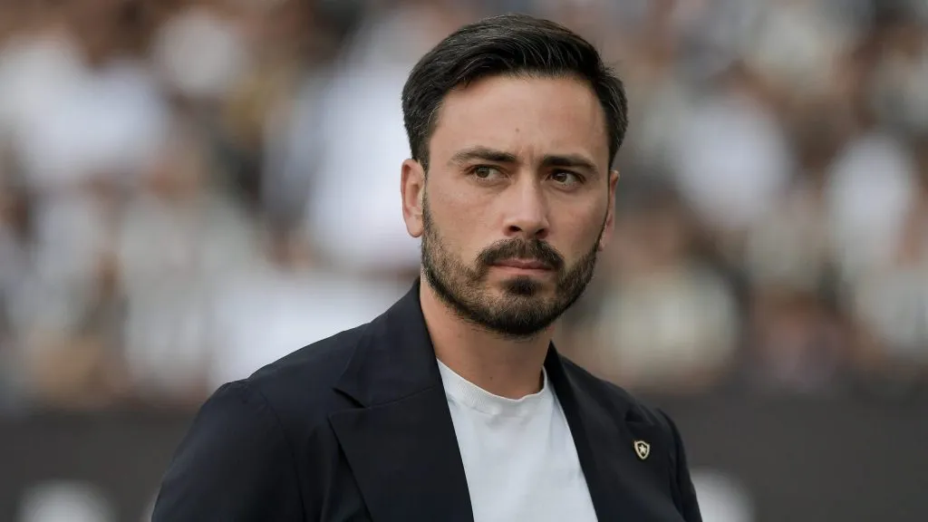 Davide Ancelotti, técnico do Glorioso. Foto: Thiago Ribeiro/AGIF.