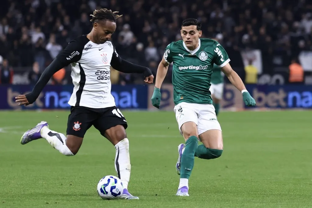 Carrillo se lesionou jogando contra o Palmeiras - Foto: Marcello Zambrana/AGIF.