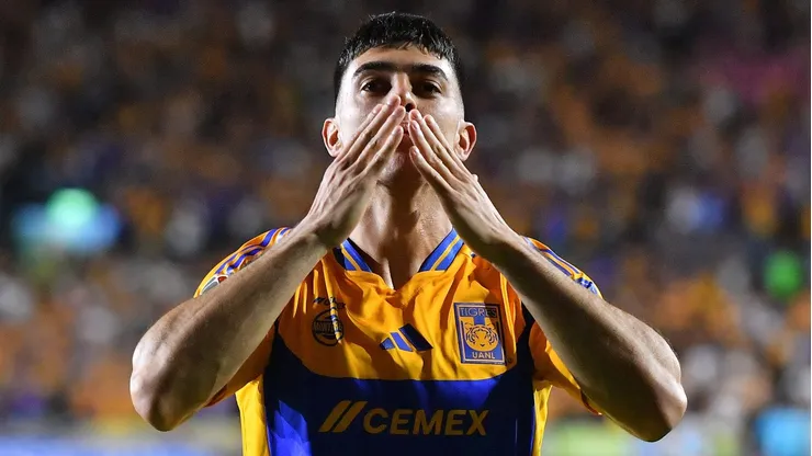 Juan Brunetta, meia-atacante, do Tigres, em partida pelo campeonato mexicano (Foto: Azael Rodriguez/Getty Images)