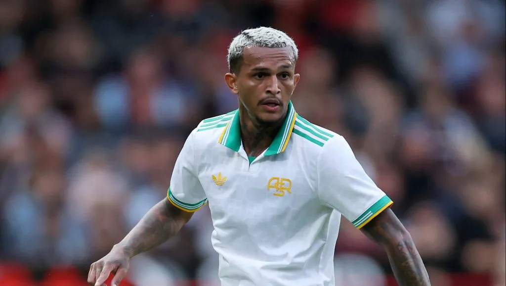 Wesley segue jogando nos amistosos. Photo by Dan Istitene/Getty Images