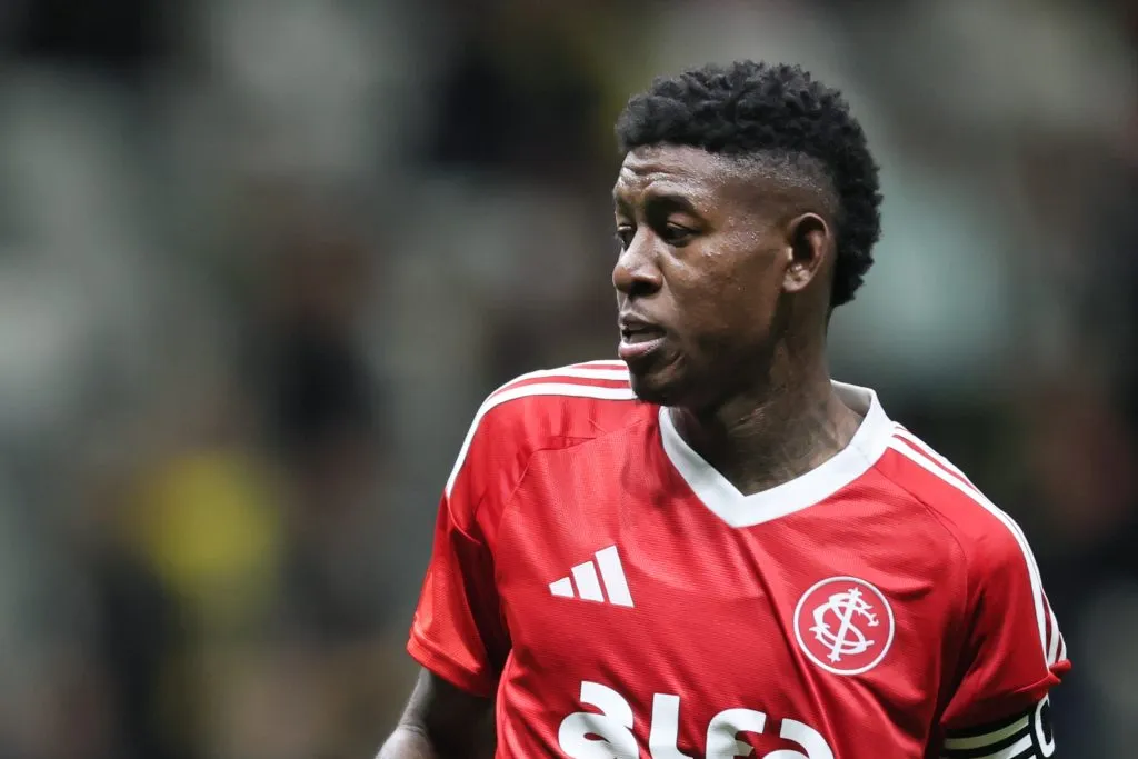 MG – BELO HORIZONTE – 12/06/2025 – BRASILEIRO A 2025, ATLETICO-MG X INTERNACIONAL – Vitao jogador do Internacional durante partida contra o Atletico-MG no estadio Arena MRV pelo campeonato Brasileiro A 2025. Foto: Gilson Lobo/AGIF