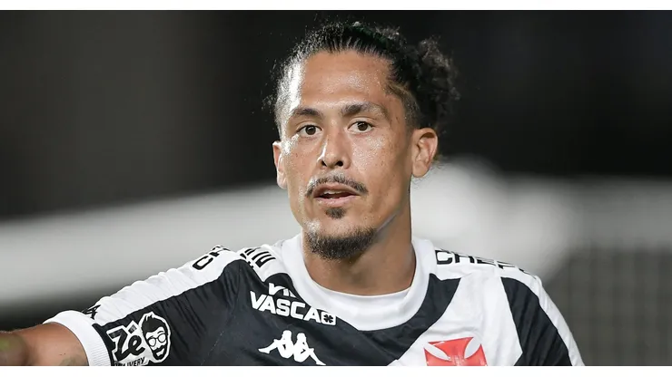 Mauricio Lemos jogador do Vasco durante partida contra o Santos no estadio Sao Januario pelo campeonato Brasileiro A 2025. Foto: Thiago Ribeiro/AGIF