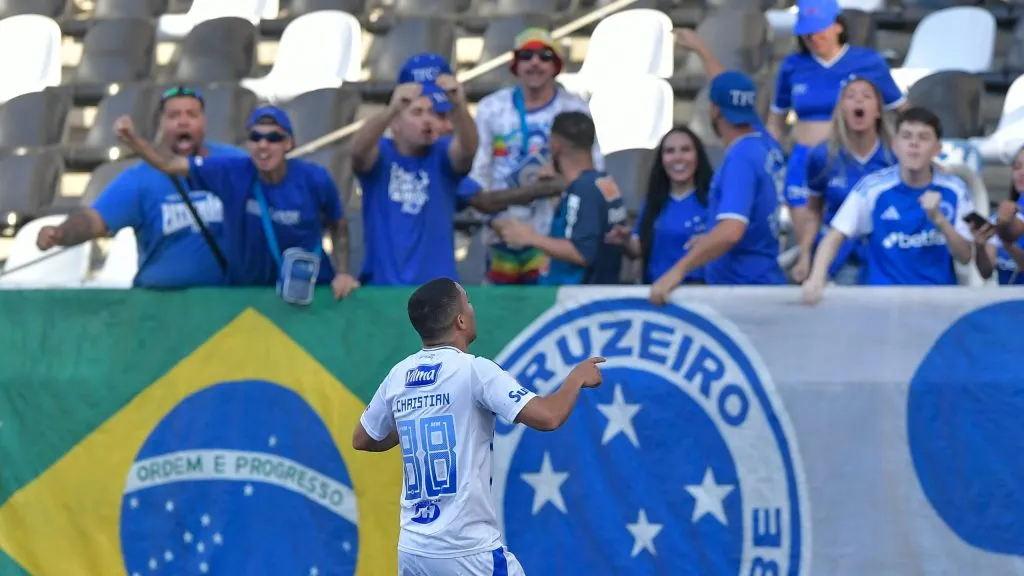 Christian, atleta da Raposa. Foto: Thiago Ribeiro/AGIF.