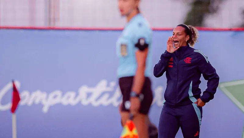 Treinadora do time feminino do Flamengo Rosana Augusto